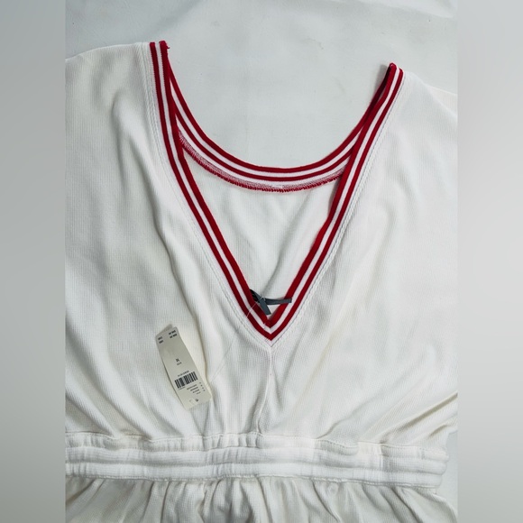 ANTHROPOLOGIE Ivory Short-sleeve Waffle with Red Trim size M NWT - Picture 11 of 12